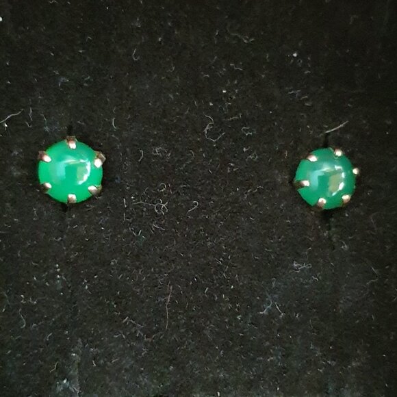 Elegant Vintage 14K Gold Natural Vivid Green Chrysoprase Cabochon Stud Earrings - Picture 3 of 11